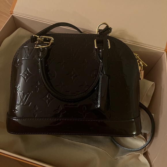 Louis Vuitton Alma handbag - Picture 8 of 13